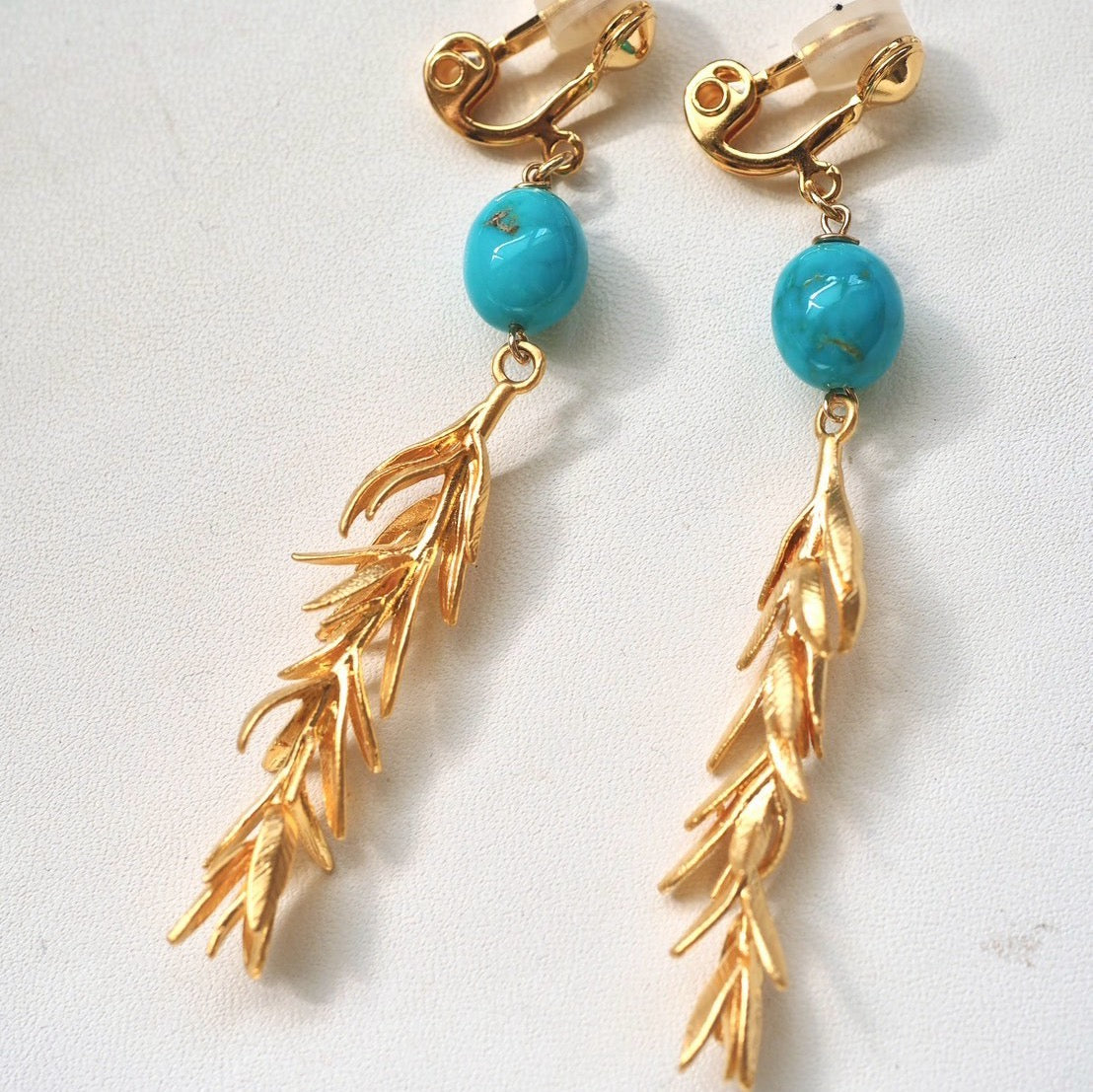 turquoise × gold leaf earring