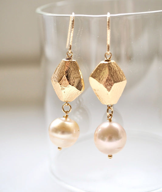 south sea pearl × gold motif pierce