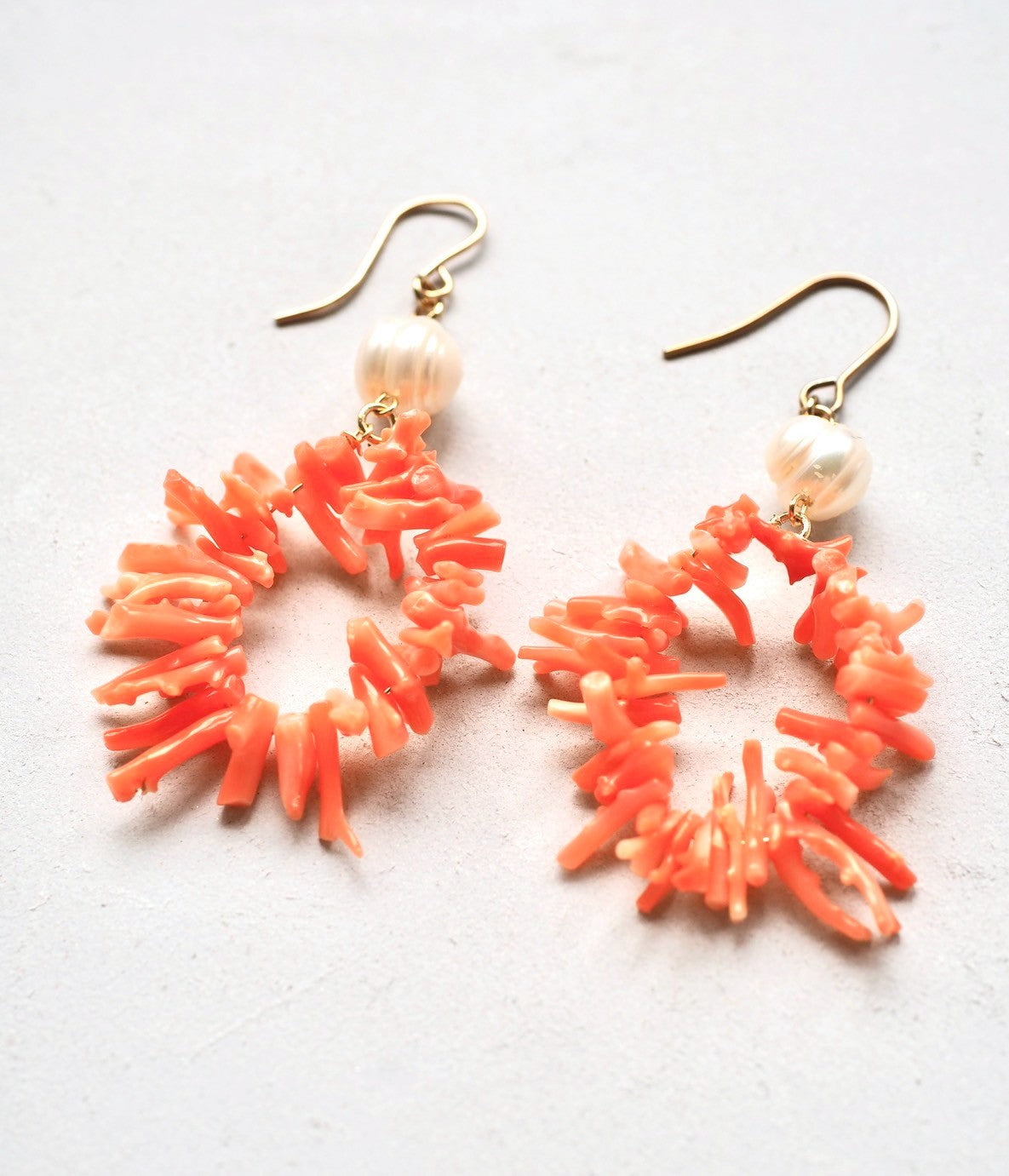 pearl × circled coral pierce