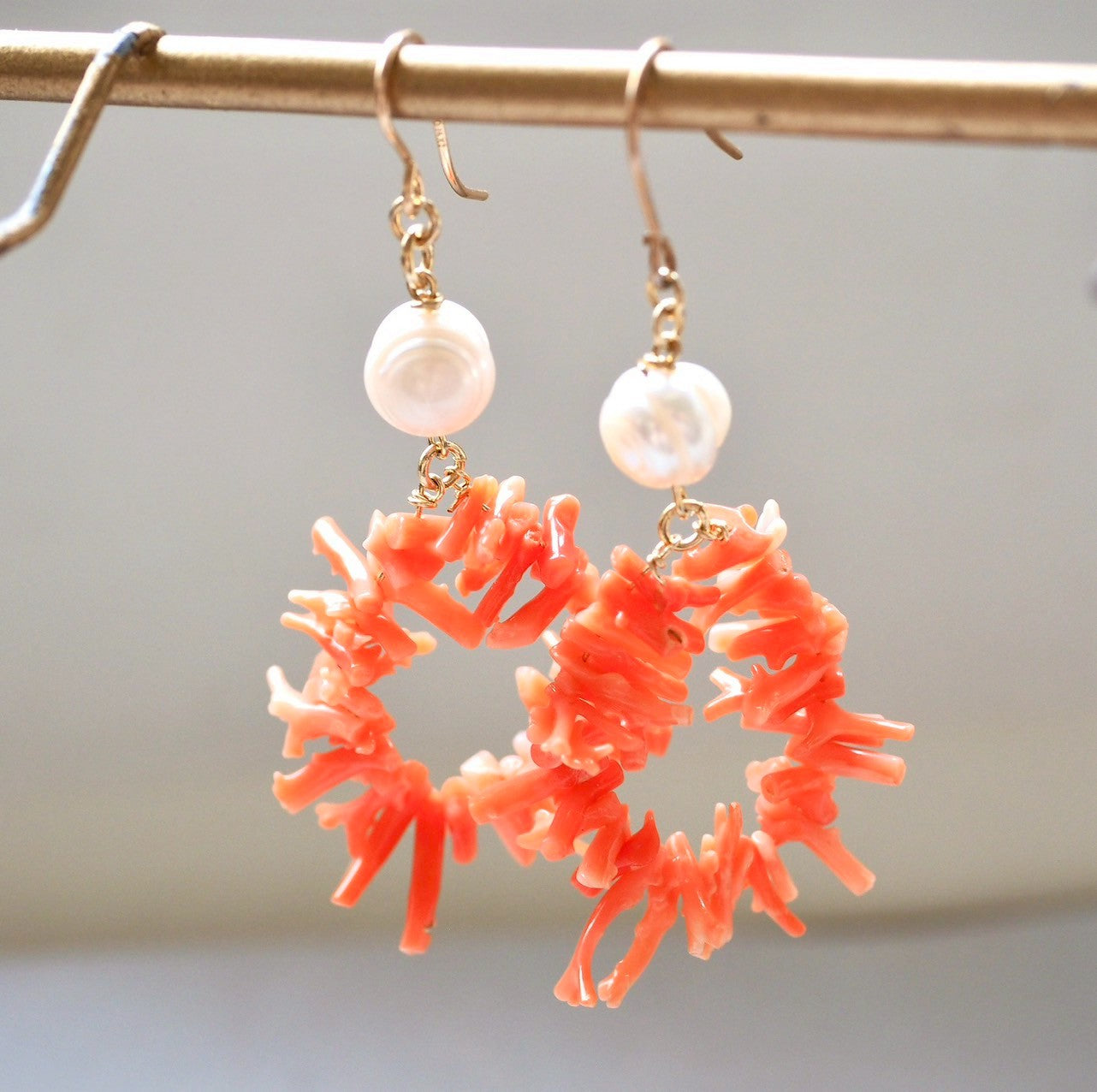 pearl × circled coral pierce