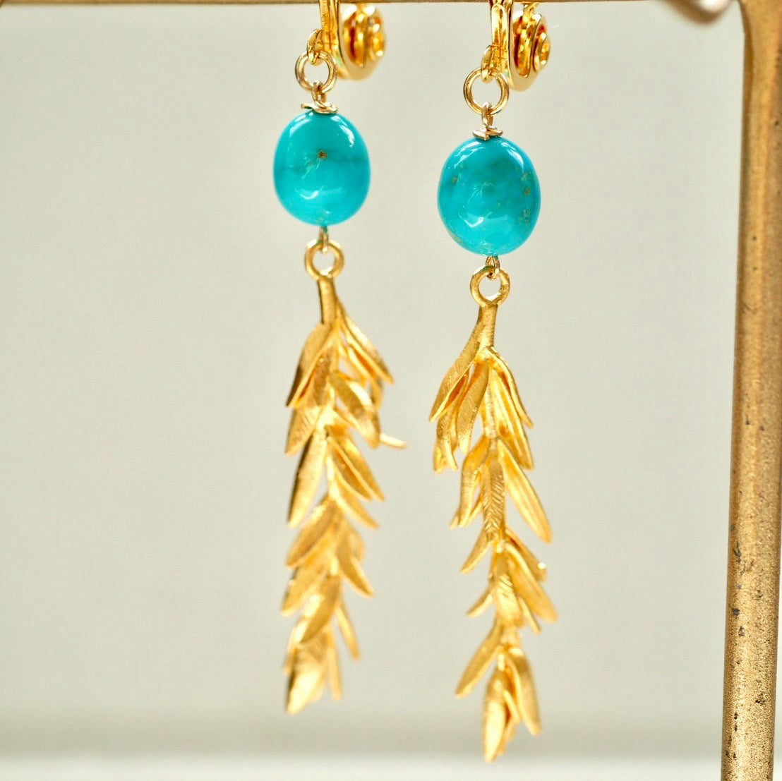 turquoise × gold leaf earring