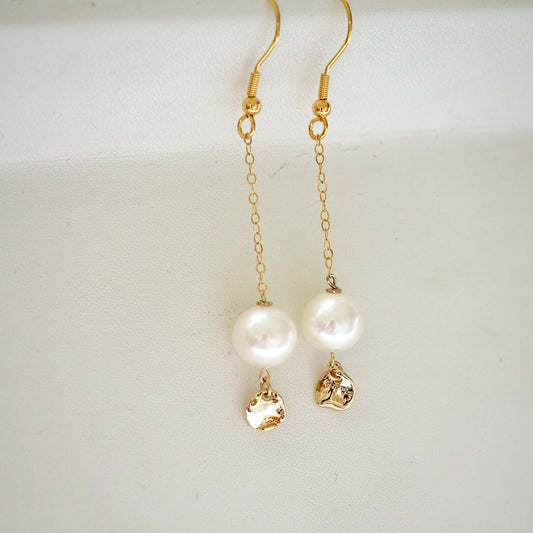 pearl × gold leaf earring