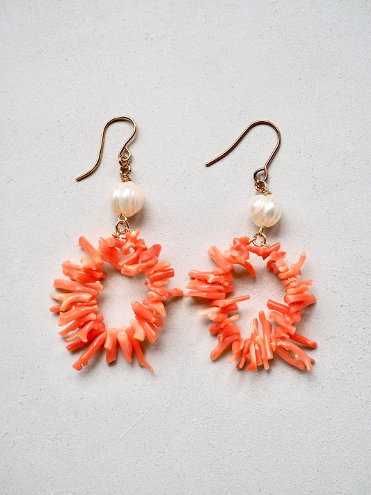 pearl × circled coral pierce